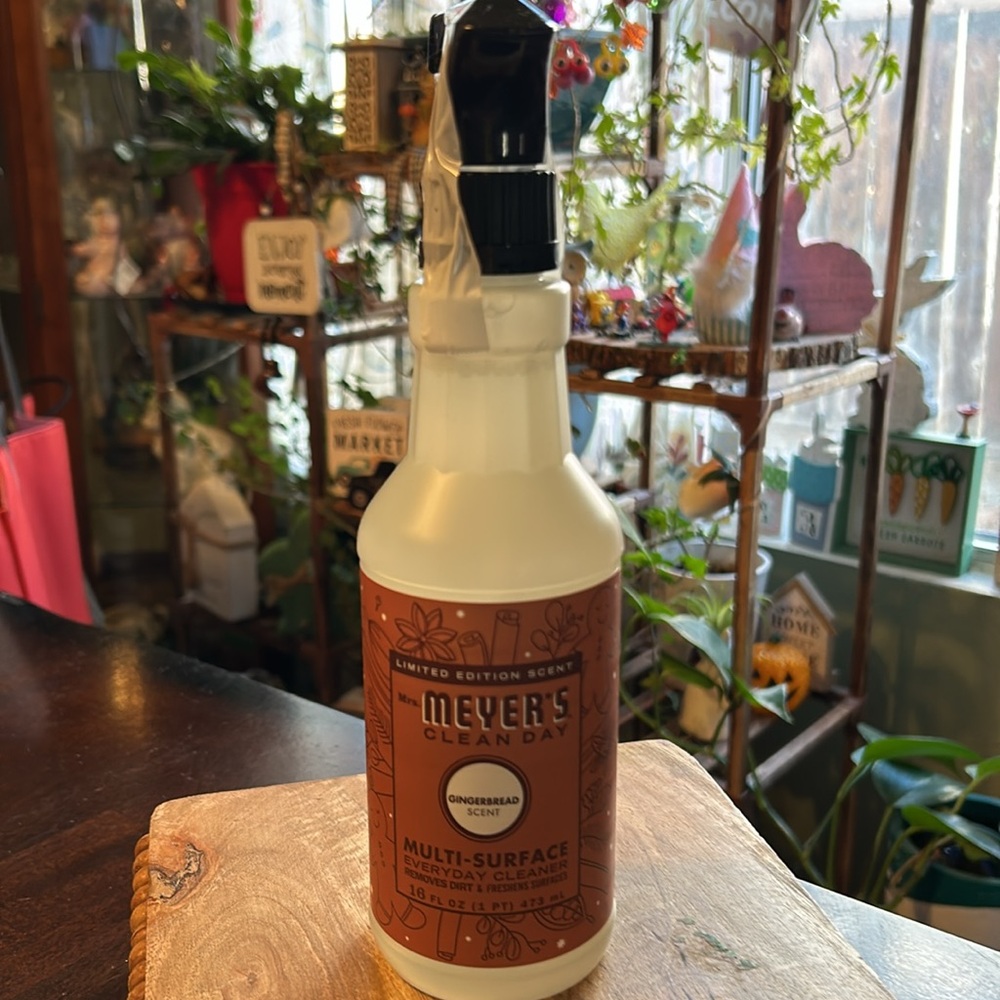 Mrs.Meyer’s Limited Edition Gingerbread Scent MultiSurface Cleaner 16 Oz NEW